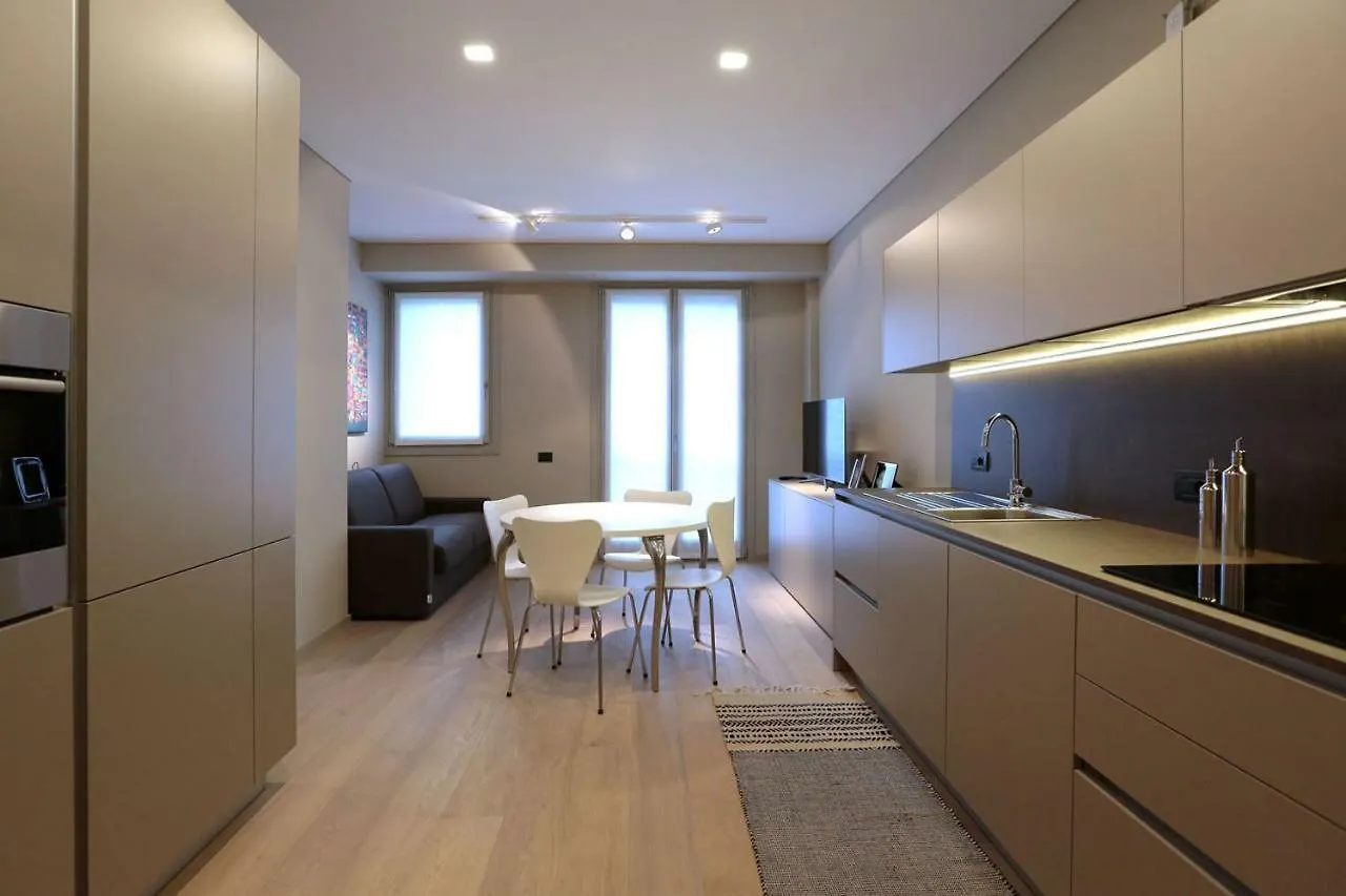 Suite Porta Romana #2 Milan 0*,  Italy